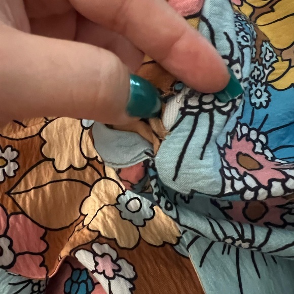 Dodo Bar Or jumpsuit floral Size L but will only fit a 6-4 Vneckline plunge back - Picture 13 of 16